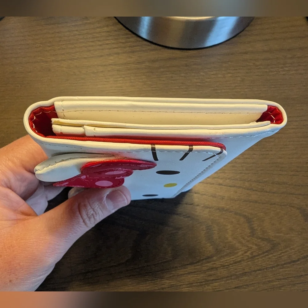 Sanrio Hello Kitty Card Case - Picture 4 of 10